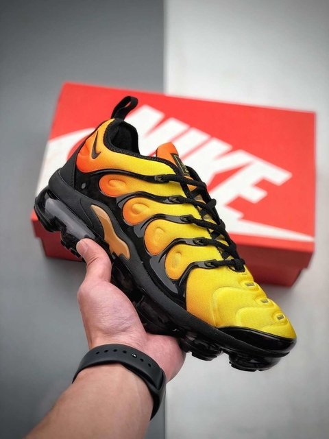 Air max hotsell plus vapormax yellow