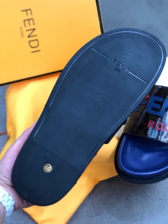 sandalia Fendi Slides original na internet