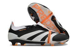 Chuteira Campo Adidas Predator Elite Tongue em preto e branco, com detalhes laranja e sola com cravos.