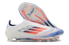 Chuteira Campo Adidas F50 Elite Laceless com design moderno e solado transparente, ideal para jogos em campo.