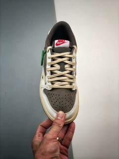 Imagem do Tênis Nike TRAVIS SCOTT X NIKE AIR JORDAN 1 LOW OG REVERSE MOCHA