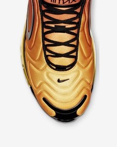 TÊNIS NIKE AIR MAX 720 DOURADO na internet