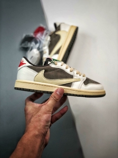 Tênis Nike TRAVIS SCOTT X NIKE AIR JORDAN 1 LOW OG REVERSE MOCHA