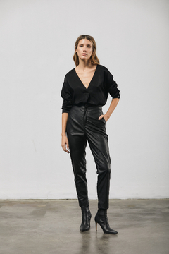 PANTALON CUERITOS - NEGRO