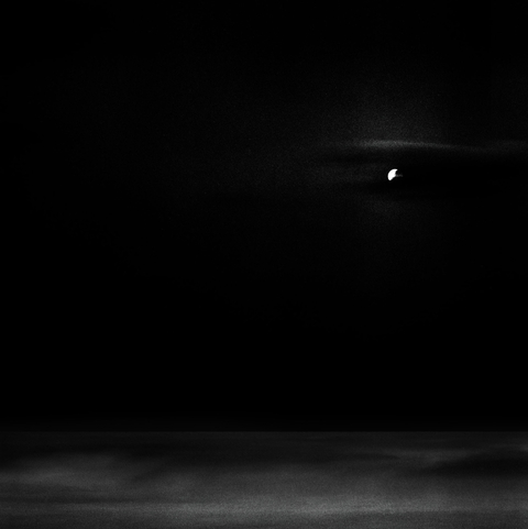Lola Garcia Berro. La luna y el mar II, 80 x 80 cm