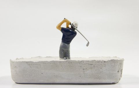 Andrés Toro. Bunker Swing, 20x20x15cm.