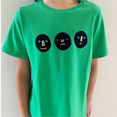 Camiseta infantil CARAS E BOCAS na internet