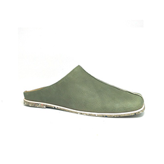 Mule Comfy, couro graxo musgo, sola borracha reciclada, ref. 004.704. SOB ENCOMENDA