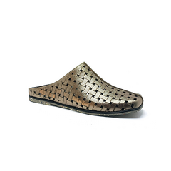 Mule Comfy, couro metalizado prata velho, sola borrachas recicladas. Ref. 004.728. EM ESTOQUE