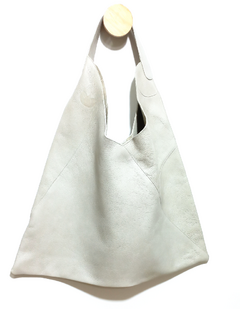 Bolsa Despojada - couro lumi mármore, formato 50 x 48 cm. Ref. 103. SOB ENCOMENDA
