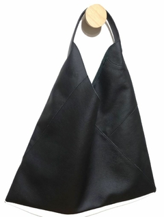 Bolsa Despojada - couro lumi preto, formato 50 x 48 cm. Ref. 103. SOB ENCOMENDA