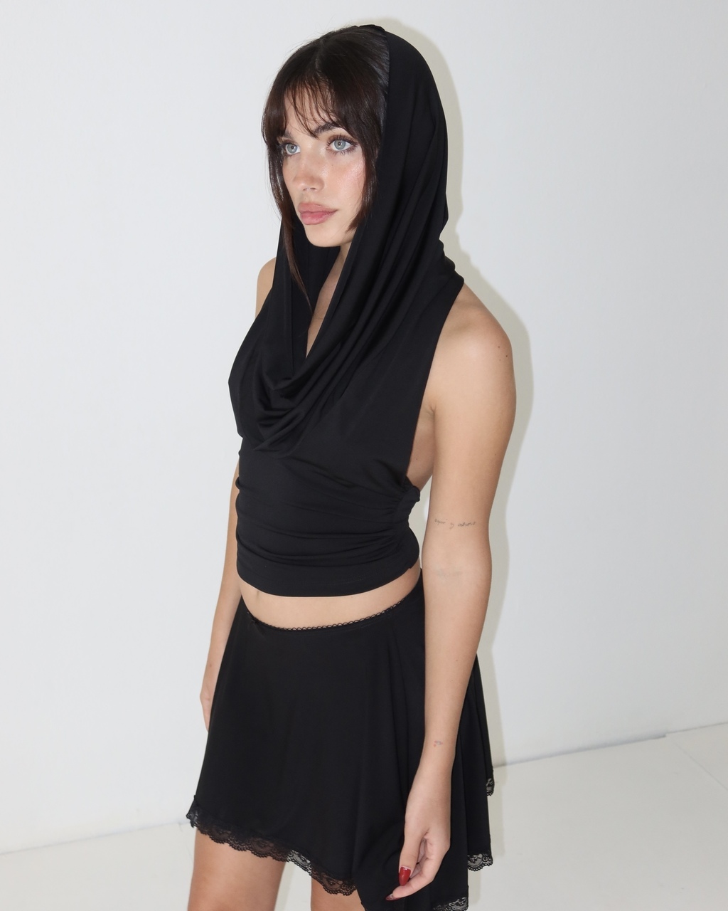 Top con capucha clearance