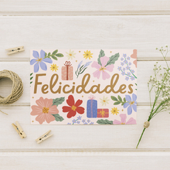 Tarjeta "Felicidades" crema en internet