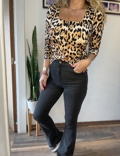 Remera Leopardo cuello cuadrado - comprar online