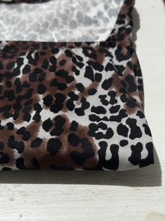 Remera Leopardo cuello cuadrado