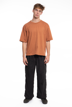 CAMISETA PRIVÊ ESPECIAL GEOMETRIC BROWN SUGAR