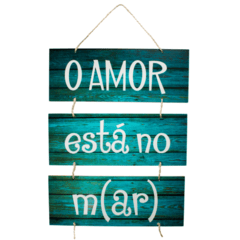 PLACA O AMOR ESTÁ NO M(AR) C/ CORDA 70x40 cm