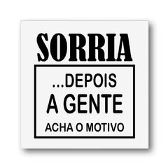 PLACA SORRIA DEPOIS A GENTE ACHA O MOTIVO