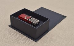 Kit com 100 Caixas de Pen Drive Verniz - comprar online