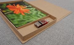 case-de-pen-drive-e-fotos-papel-kraft