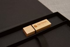 Kit 10 Pen drives 8gb + 10 caixas foto 10x15 dourado