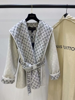 Casaco Louis Vuitton Dupla Face Branco e Cinza Italiana