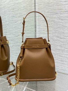 Bolsa Dior C’est Caramelo Média Italiana na internet