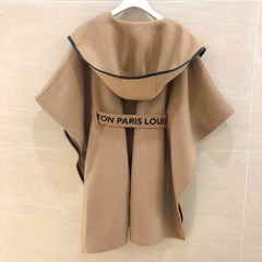 Casaco Louis Vuitton de Amarrar com Cinto Bege Italiana - comprar online