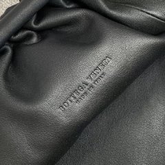 Bolsa Bottega Veneta The Pouch Preta Italiana - Bolsas e Grife