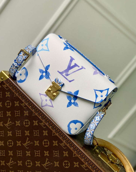 PASHMINA ECHARPE LOUIS VUITTON MONOGRAM OFF WHITE - Bolsas de Grife - Venda  de Bolsas