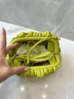 Bolsa Bottega Veneta The Pouch Verde Pequena Italiana - comprar online