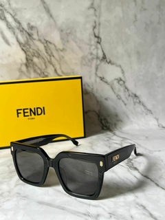 Óculos Fendi All Black Italiana