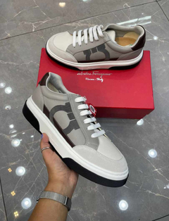 Sneaker Ferragamo Gancini Cinza Italiana