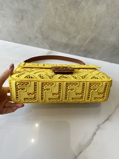 Bolsa Fendi Baguette Amarela Italiana na internet