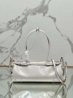 Bolsa Prada Off White Italiana na internet