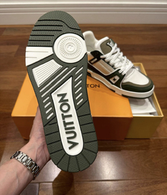 Tênis Louis Vuitton Trainer Branco e Verde Militar Masculino Italiana na internet