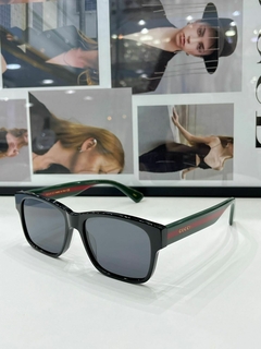 Óculos Gucci Preto, Vermelho e Verde Italiana