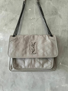 Bolsa YSL Niki Cinza Claro Italiana - comprar online