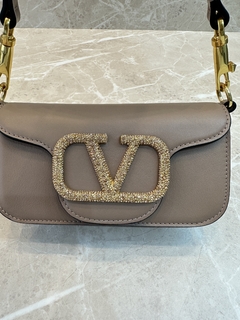 Bolsa VLTN Locò Nude Brilhante Pequena Italiana - Bolsas e Grife