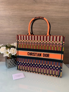 Bolsa Dior Book Tote Laranja bordada Italiana