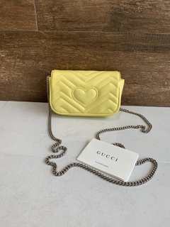 Bolsa Gucci Super Mini Marmont Amarela Italiana - comprar online