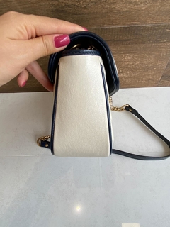 Bolsa Gucci Marmont GG Pequena Off White e Azul Italiana - Bolsas e Grife