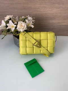 Bolsa Bottega Veneta Cassette Verde Limão Italiana