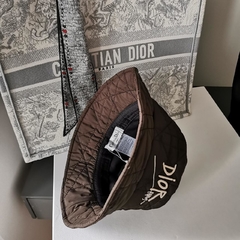 Chapéu Dior Italiana na internet