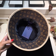 Chapéu Bucket Louis Vuitton Italiana na internet