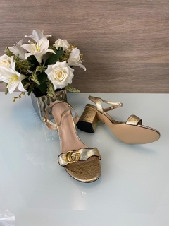 Sandália Gucci Marmont Salto Médio Dourada Italiana - comprar online