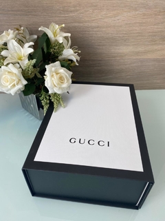 Caixa Gucci Branca e Preta Média Italiana na internet