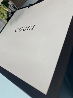 Sacola Gucci Branca e Preta Média Italiana na internet