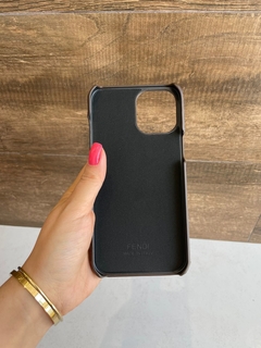 Case Iphone Fendi FF Marrom Italiana na internet