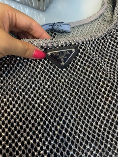 Blusa Cropped Prada em Malha Bordada com Strass Italiana na internet
